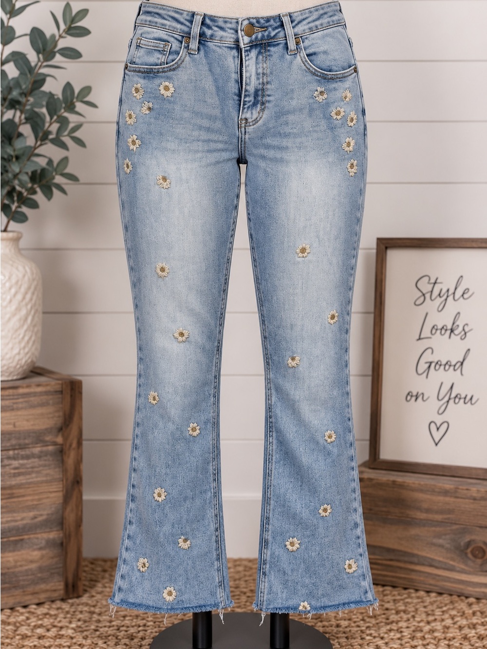 OH Jeans Floral Daisy Embroidered Flare Jeans Size L Light Wash